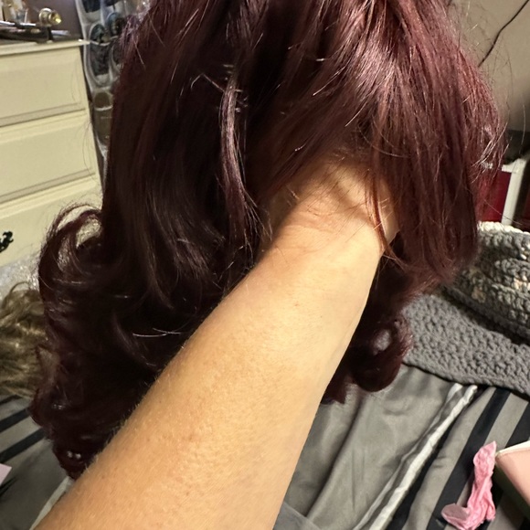 Medium length wig - Picture 2 of 4